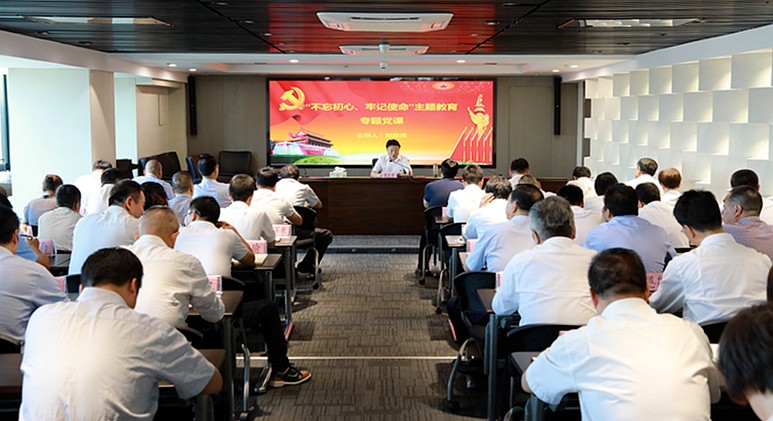 熊良虎在讲主题教育党课时指出：不忘初心铸党魂、切记使命勇继续，，，，永做新时代高质量生长的斗争者