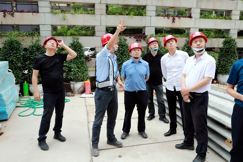 熊良虎在重庆市中科大业集团考察时强调：坚持生态优先战略，，，，，念好生态经、走好扶贫路