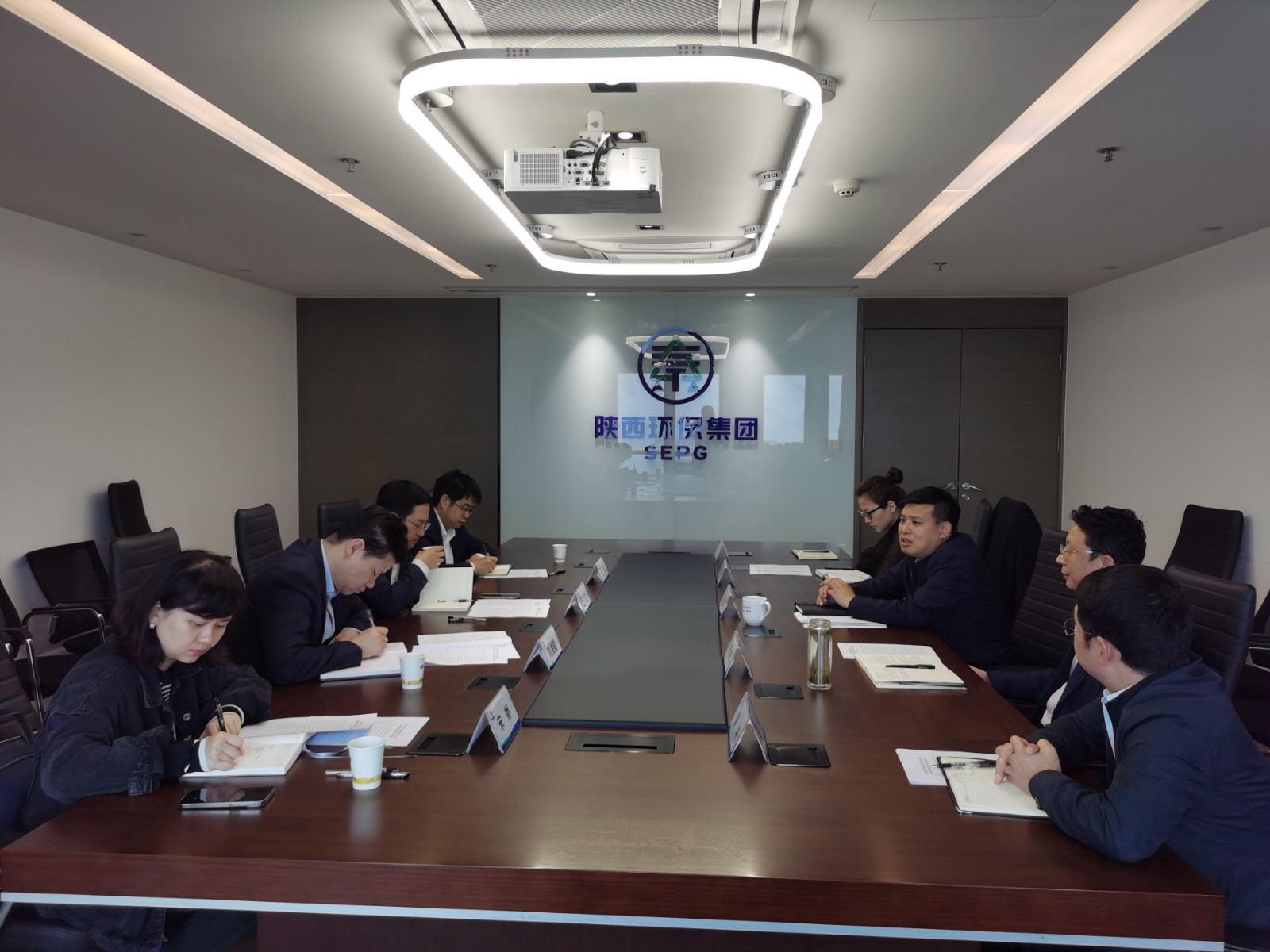 省纪委监委驻陕西金资公司纪检监察组到bte365集团交流座谈