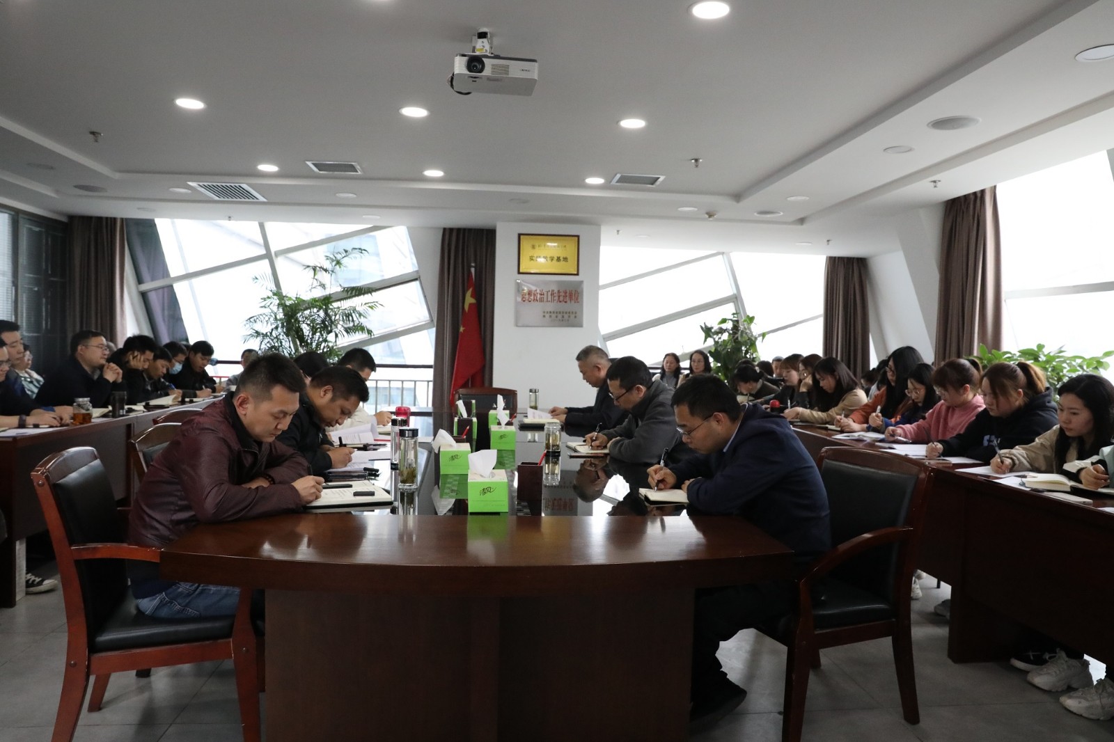 水情形公司举行党史学习教育专题念书班活动.jpeg