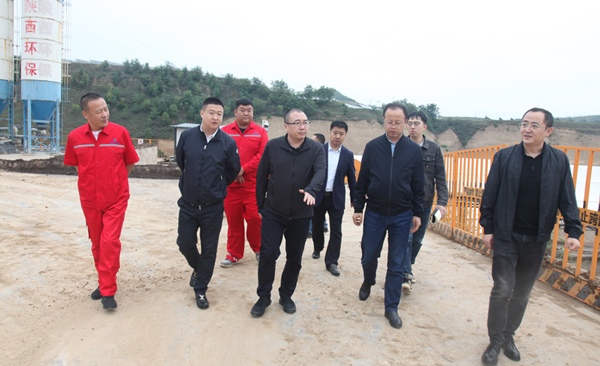 集团公司向导到油气公司安塞固废处置惩罚站检查节前清静生产事情